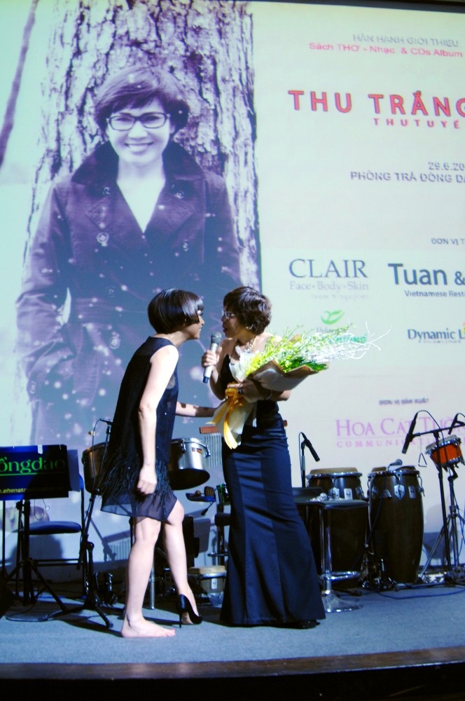 Ca Sĩ Ý Lan và Thu Tuyết